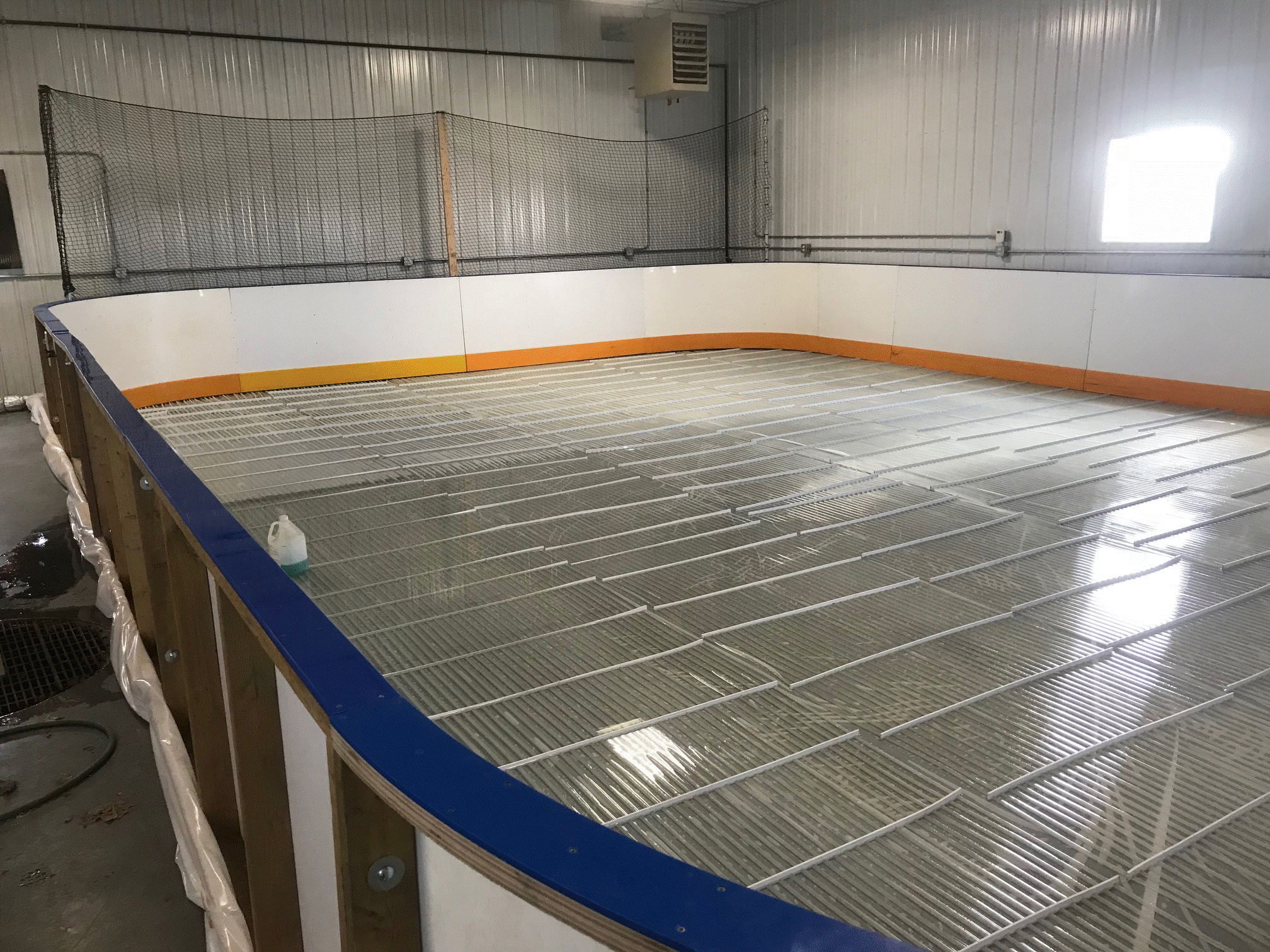 Training rink installed in a barn